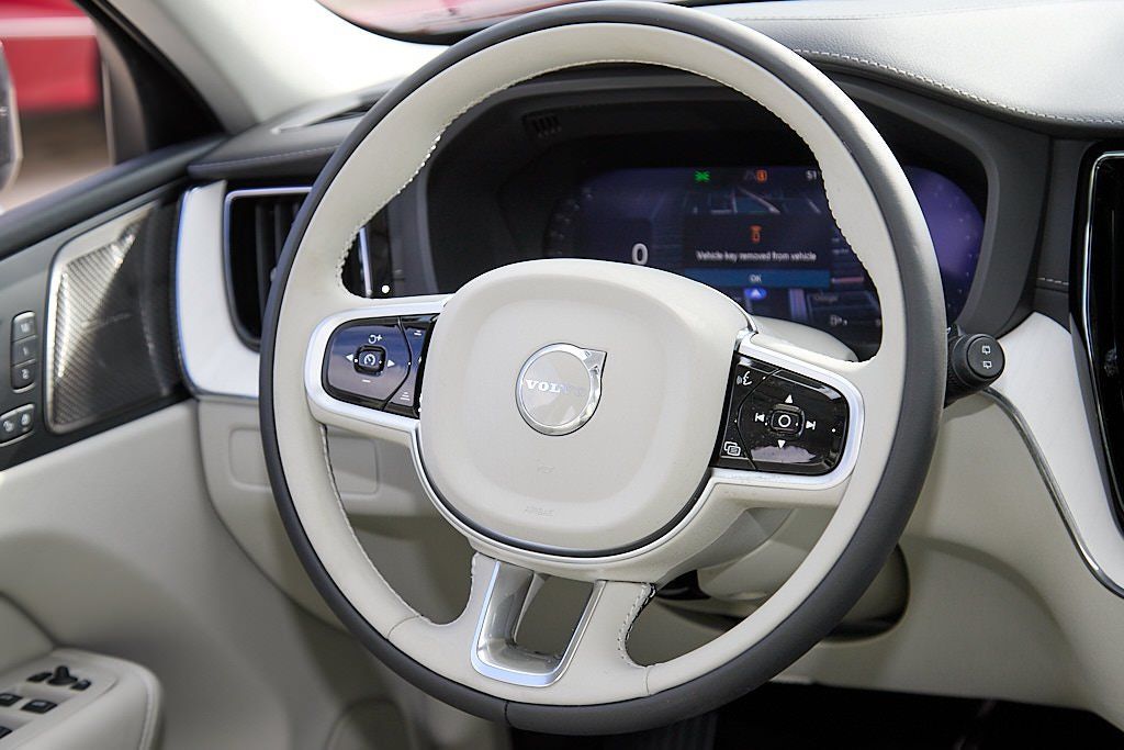 2026 VOLVO XC60 - Image 25