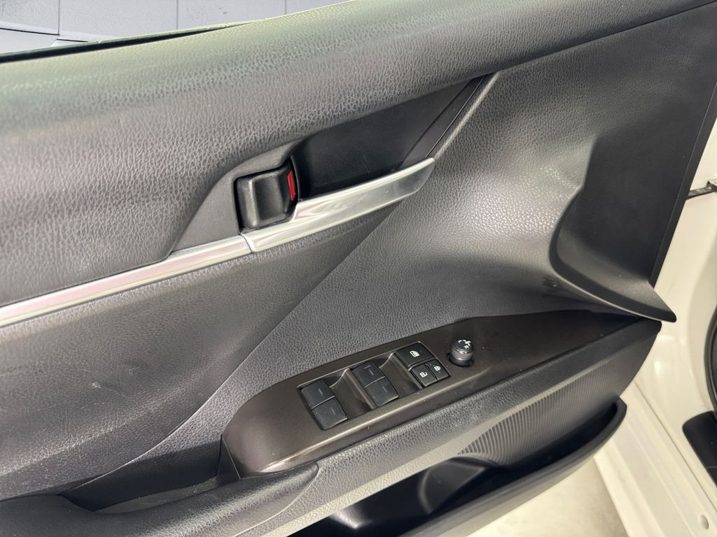 2023 Toyota Camry SE photo 12