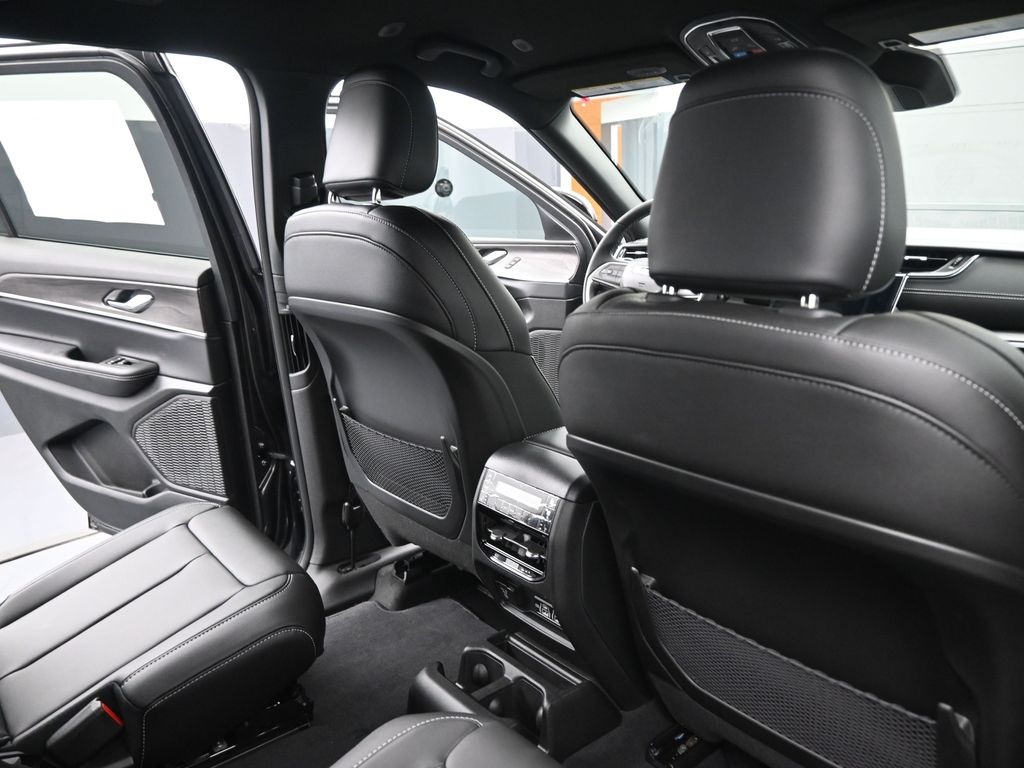 2025 Jeep Grand Cherokee Limited photo 21