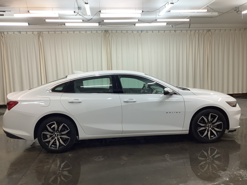 2018 Chevrolet Malibu 1LT photo 3