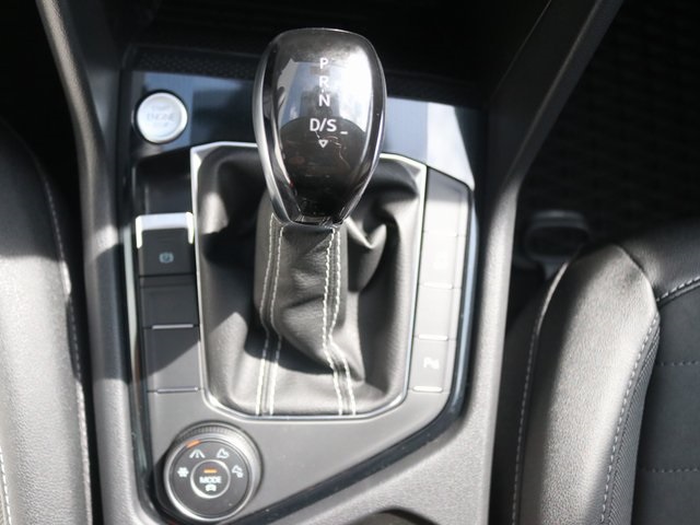 2025 Volkswagen Taos SE photo 16