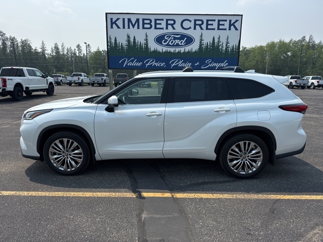Used 2022 Toyota Highlander Platinum with VIN 5TDFZRBHXNS231984 for sale in Pine River, Minnesota