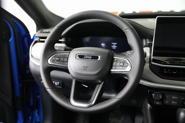 2025 Jeep Compass Limited photo 3
