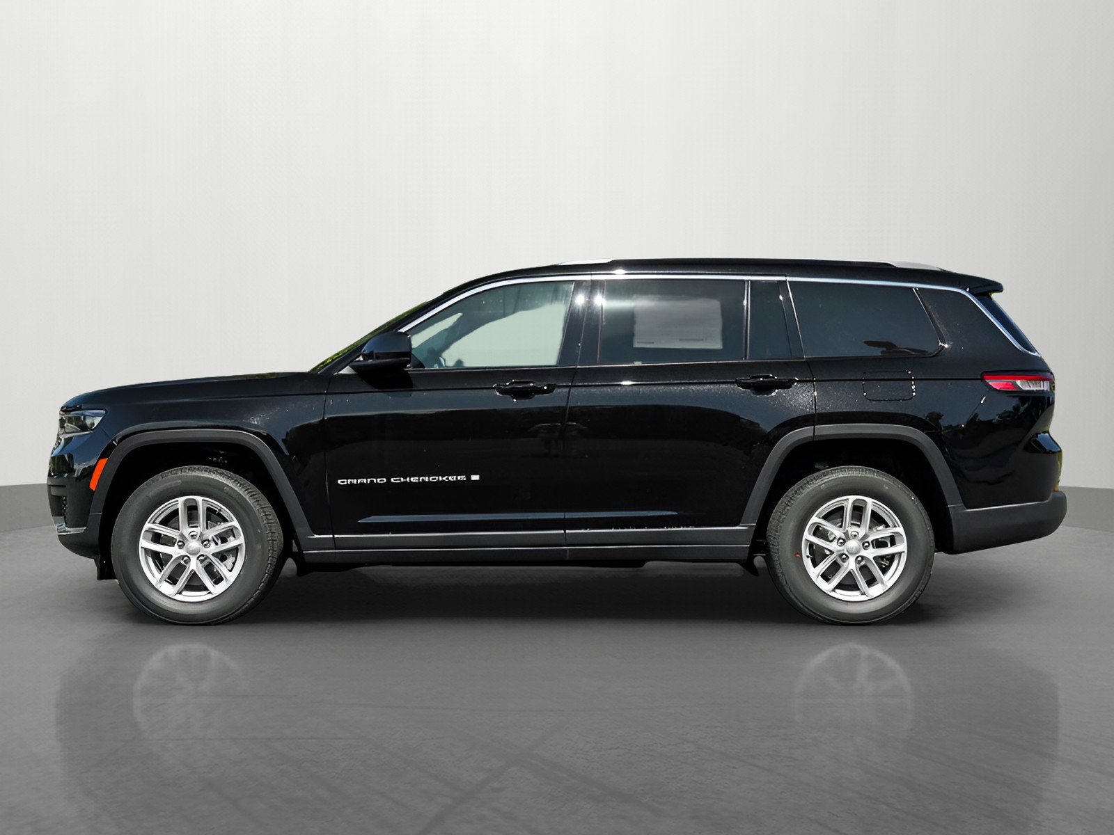 2025 Jeep Grand Cherokee Laredo X photo 3