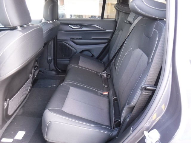 2025 Jeep Grand Cherokee Laredo X photo 29
