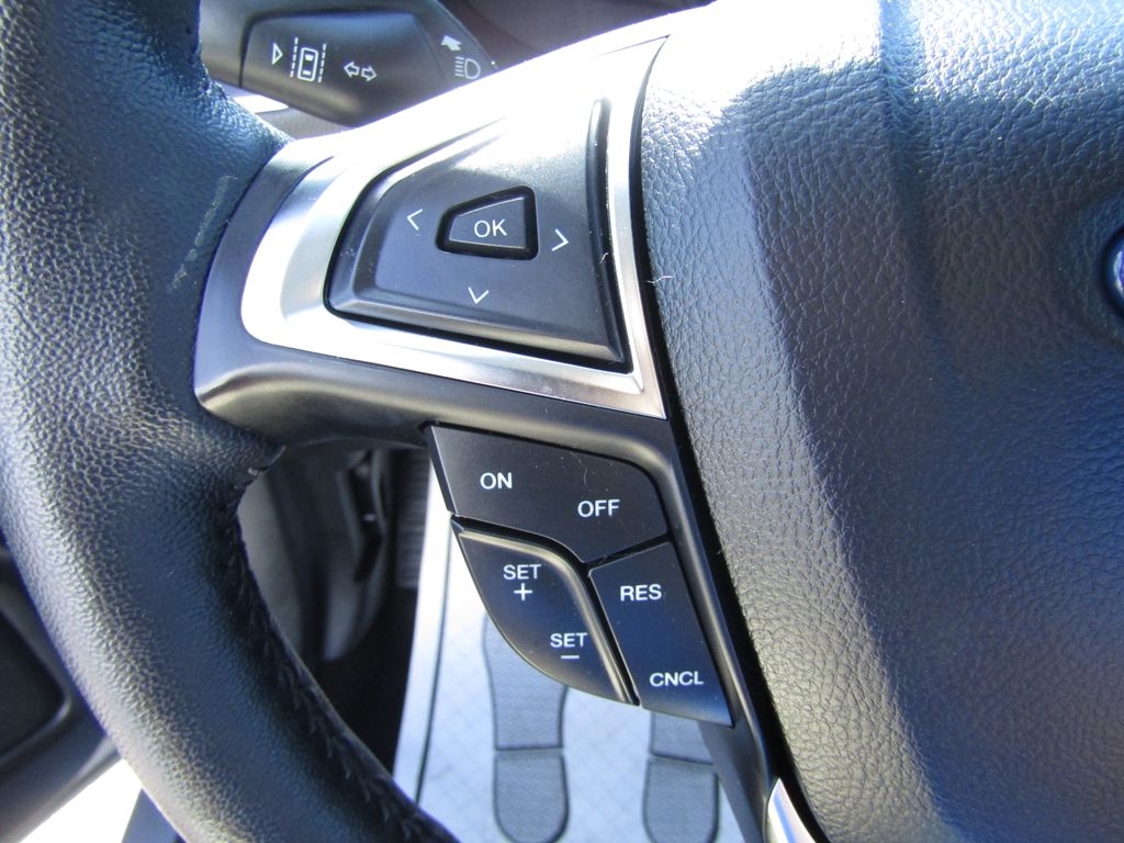 2023 Ford Edge SEL photo 16