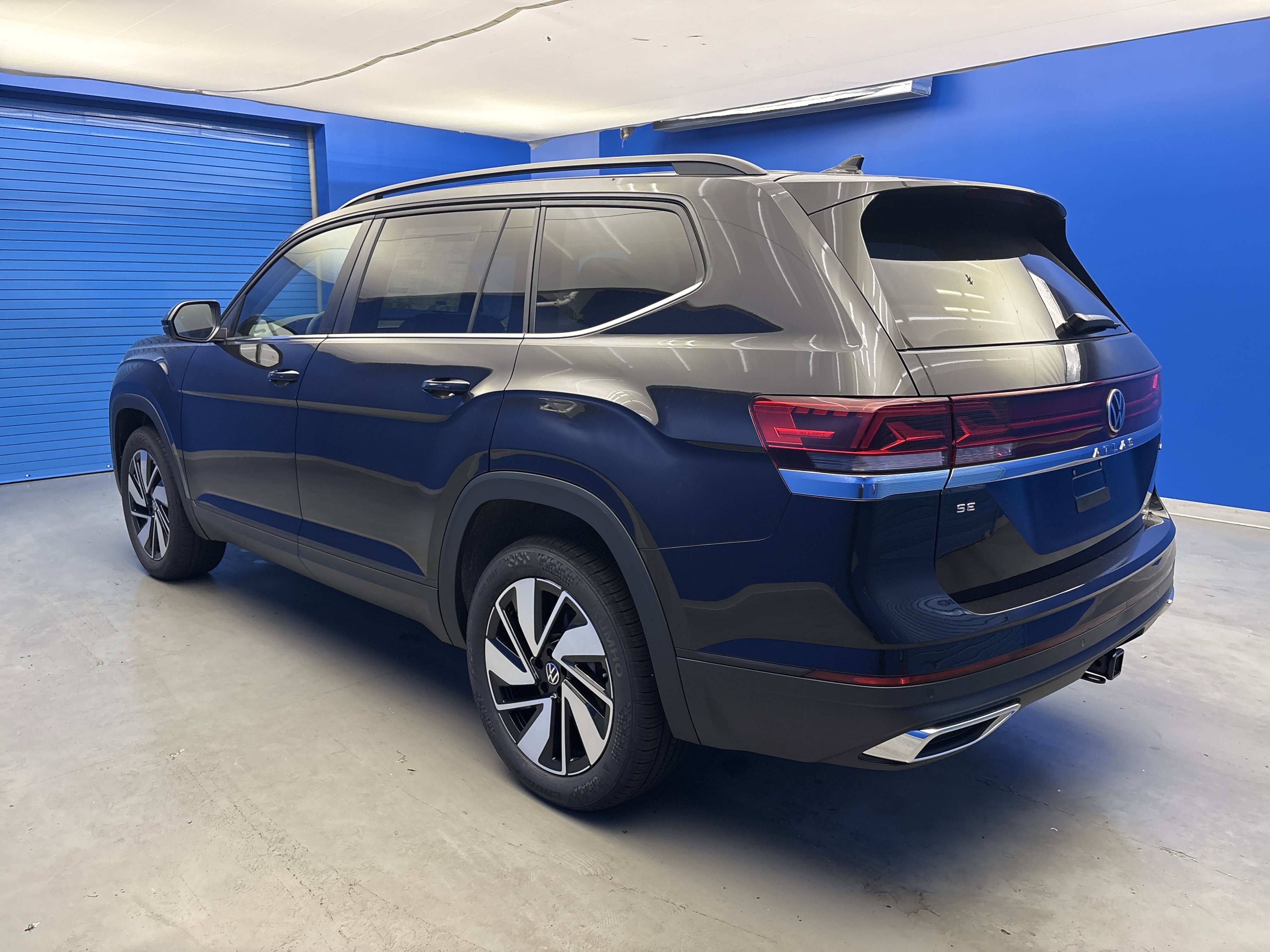 2026 Volkswagen Atlas SE Technology photo 2