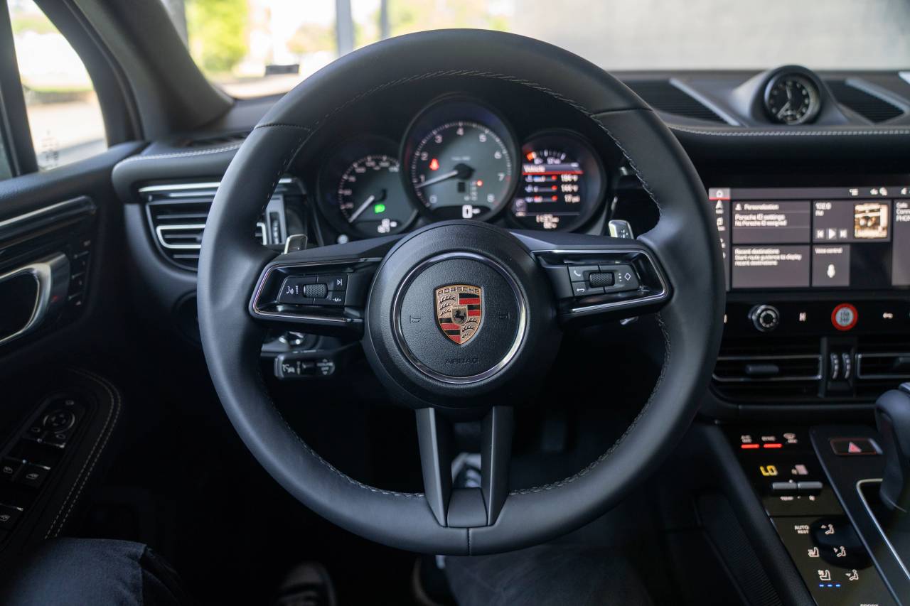 2025 Porsche Macan S photo 7