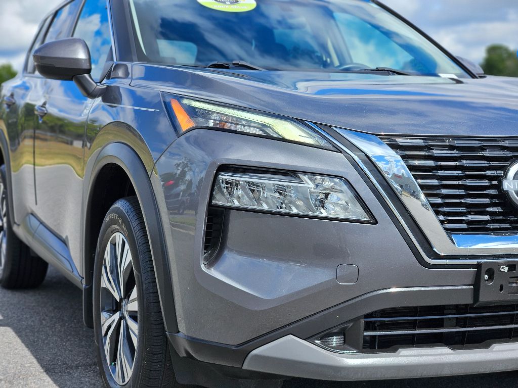 2022 Nissan Rogue SV photo 9
