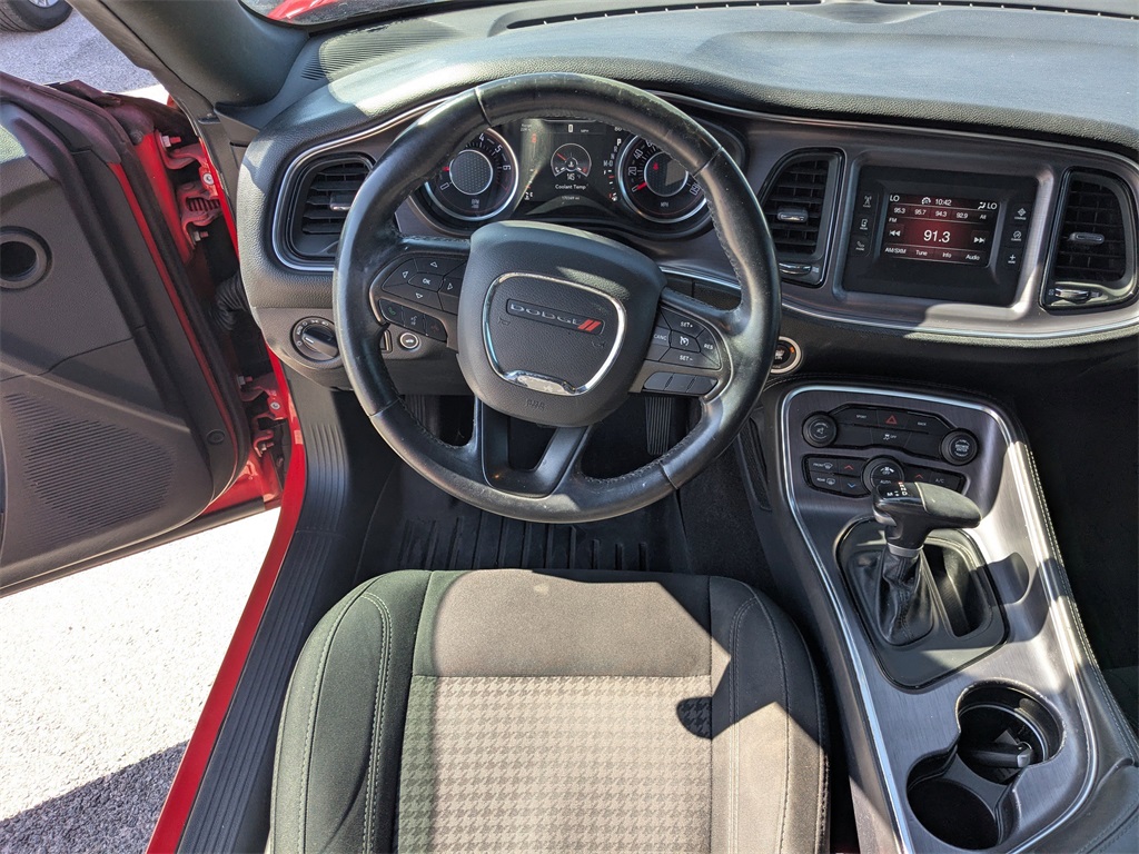 2016 Dodge Challenger SXT photo 14