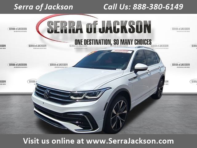 2023 Volkswagen Tiguan SEL R-LINE's photo
