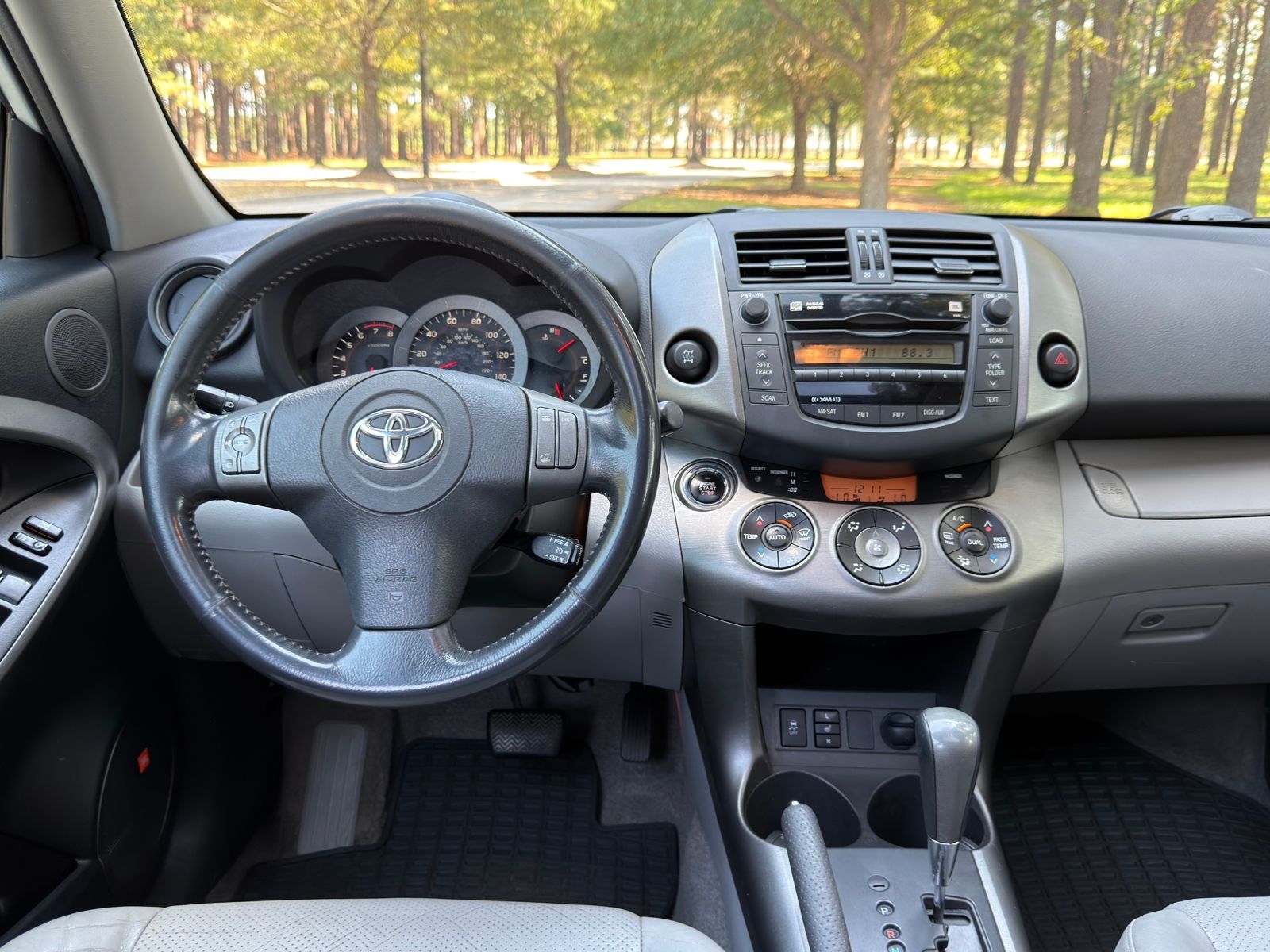 2010 Toyota RAV4 Limited photo 3