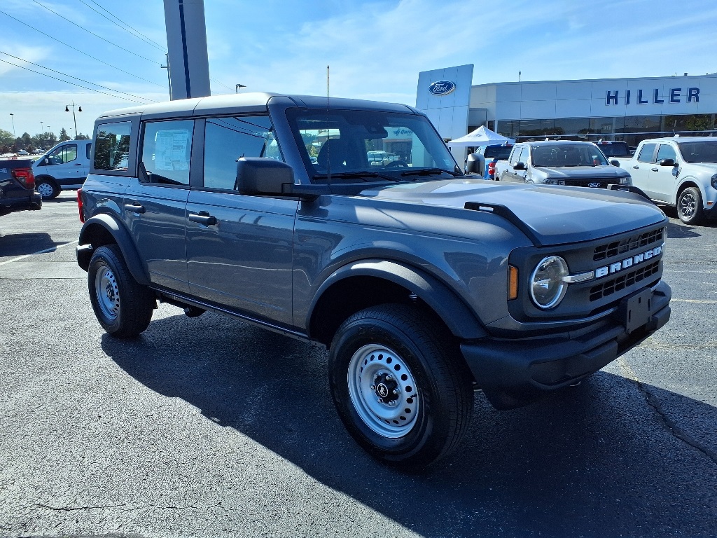 2025 Ford Bronco Base photo 2