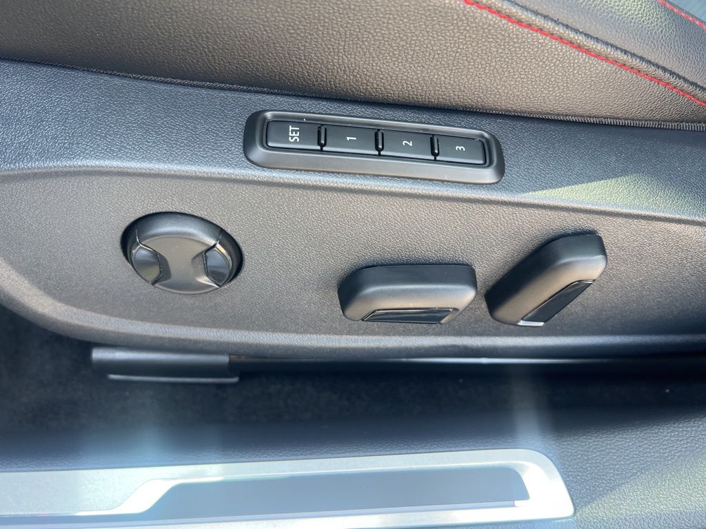 2025 Volkswagen Jetta GLI 2.0T Autobahn photo 41
