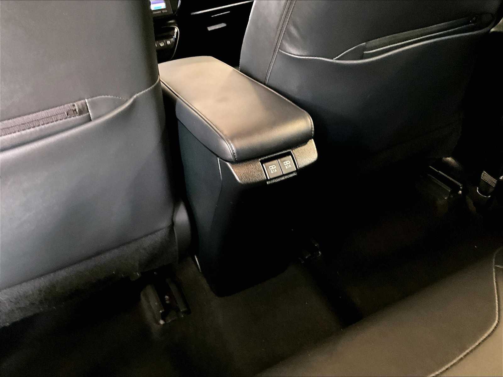 2020 Toyota Prius Prime XLE photo 26