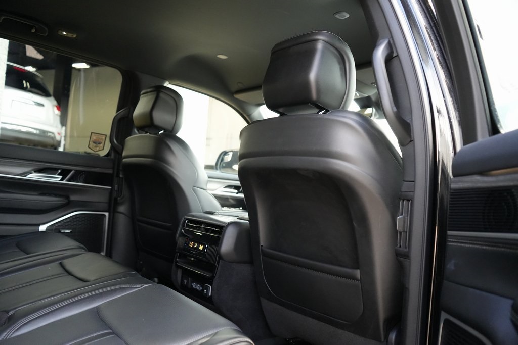2024 Jeep Wagoneer L Series II photo 30