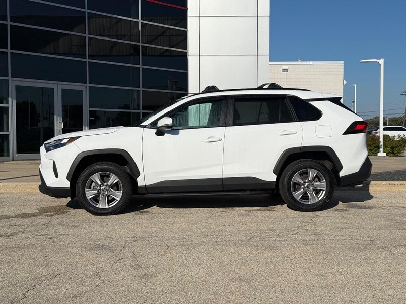 2022 Toyota RAV4 XLE photo 6