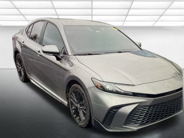 2025 Toyota Camry SE's photo