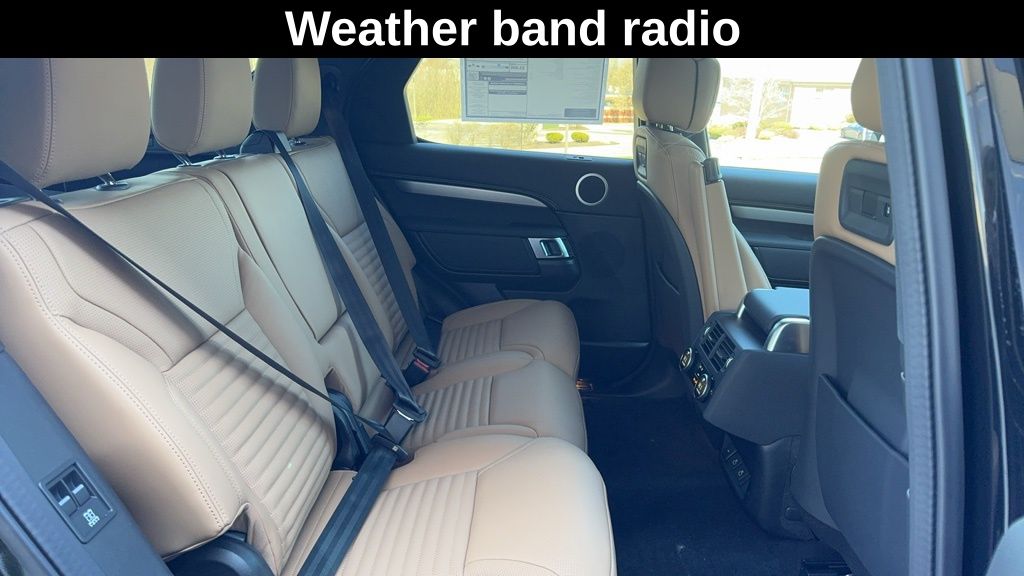 2024 Land Rover Discovery SE photo 19