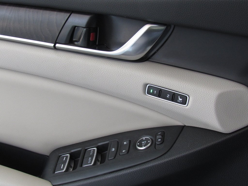 2022 Honda Accord Hybrid Touring photo 31