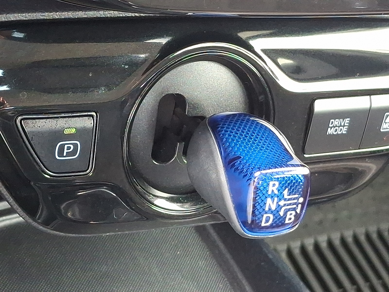 2022 Toyota Prius L Eco photo 15