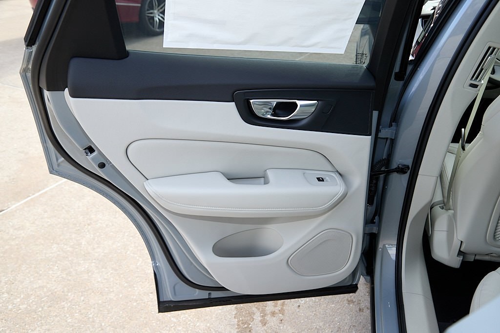 2026 VOLVO XC60 - Image 18