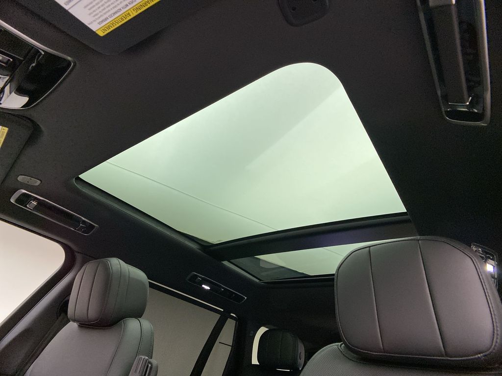 2023 Land Rover Range Rover SE photo 15
