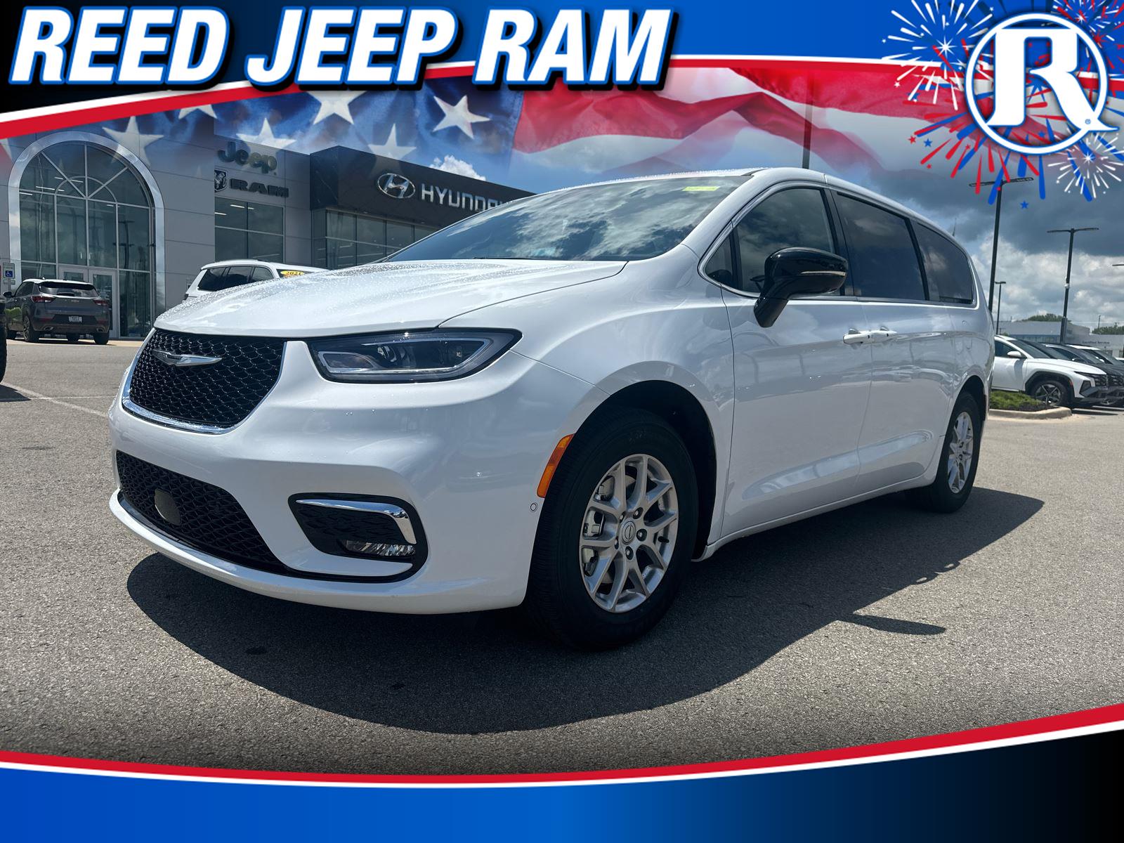 2025 Chrysler Pacifica photo 2