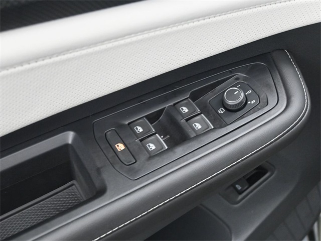 2025 Volkswagen Atlas Cross Sport SEL Premium R-Line photo 14