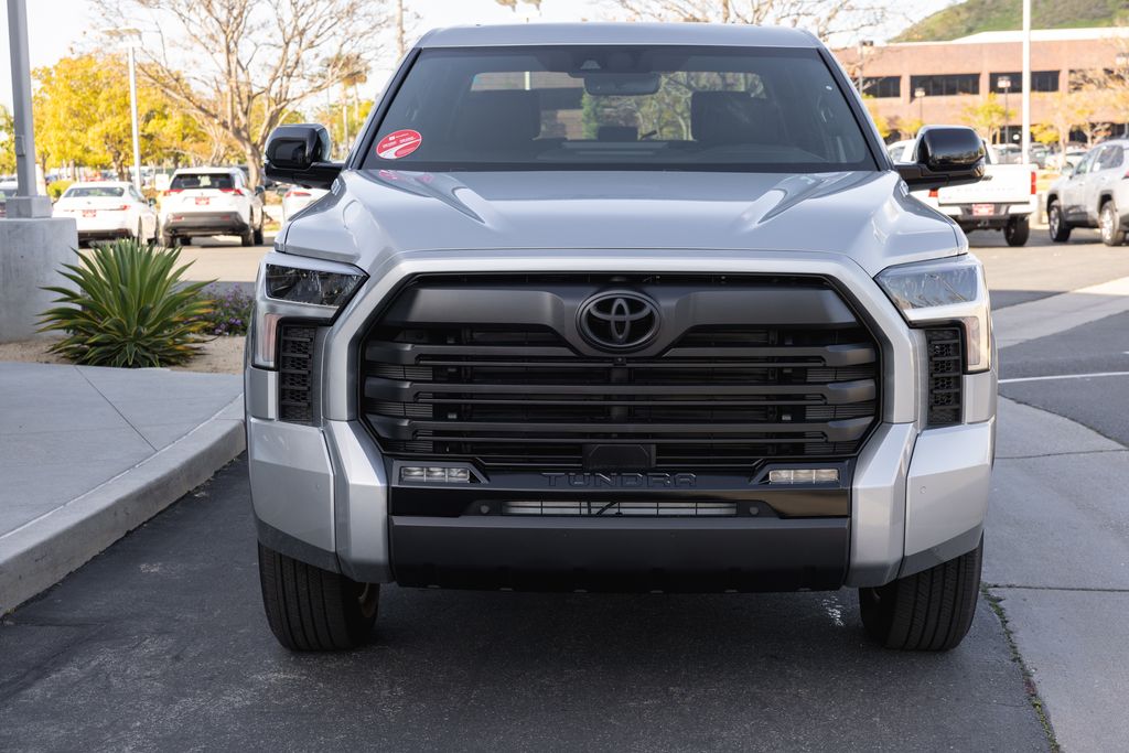 2025 Toyota Tundra Limited CrewMax photo 3