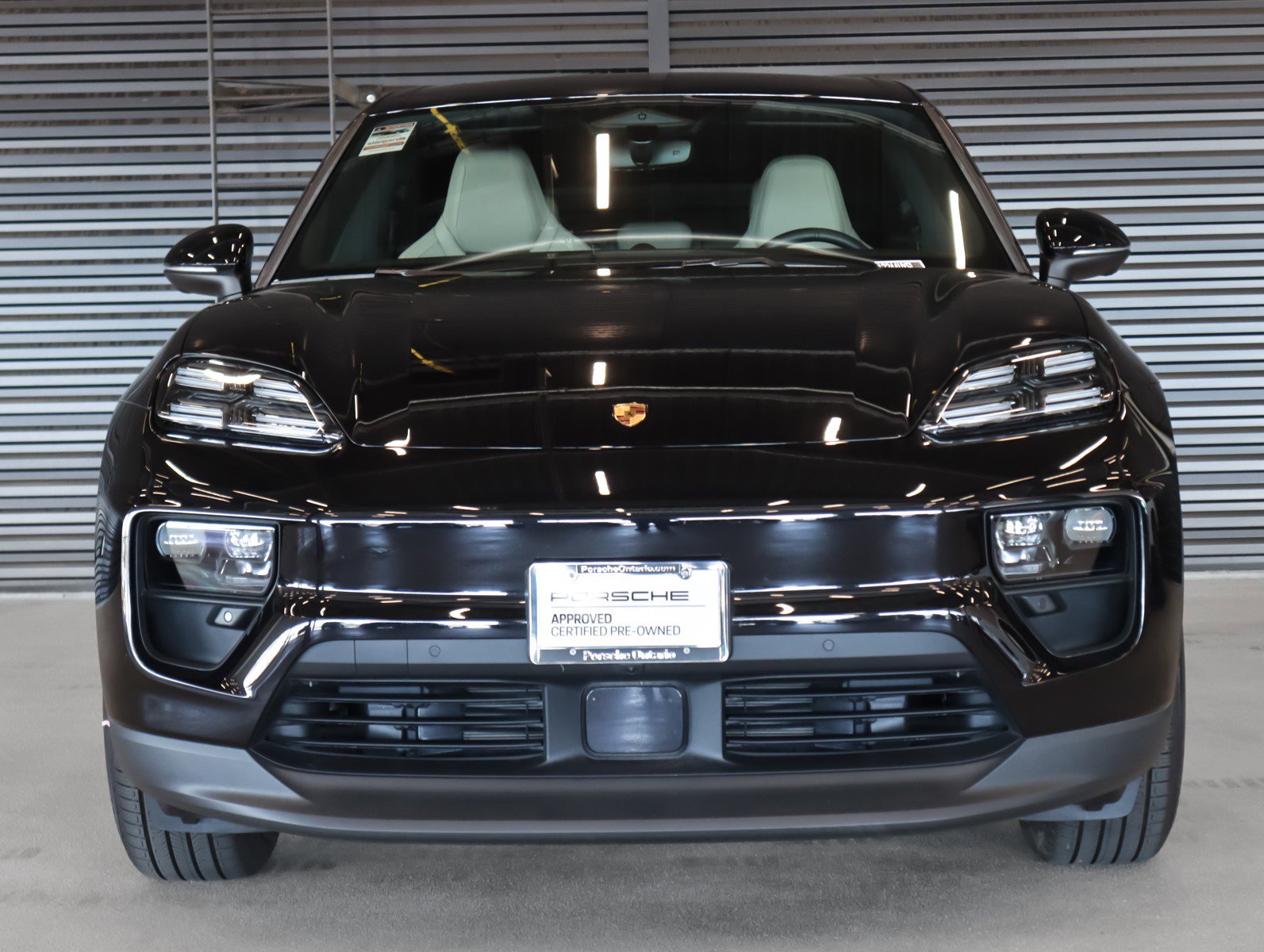 2025 Porsche Macan Electric photo 8