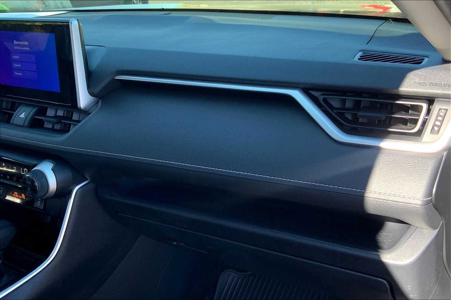 2023 Toyota RAV4 Hybrid XLE photo 15