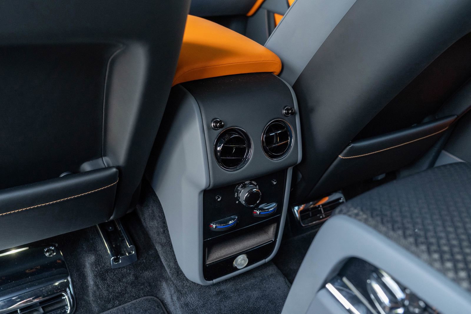 2025 Rolls Royce Cullinan Black Badge photo 28