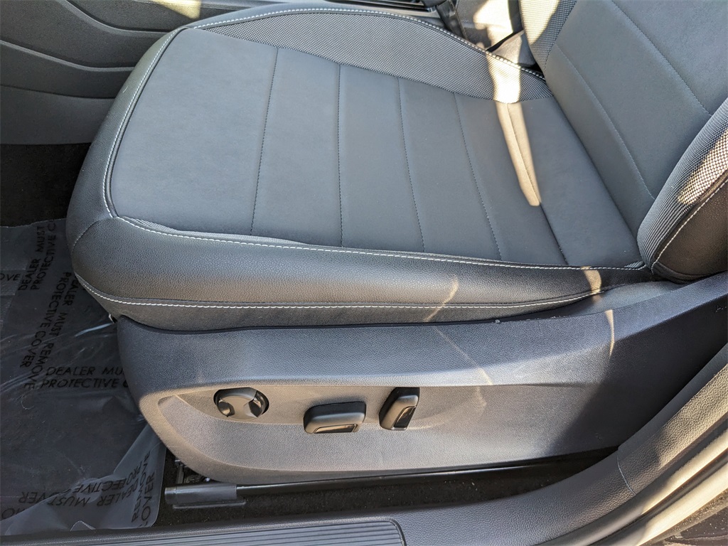 2024 Volkswagen Taos SE photo 20