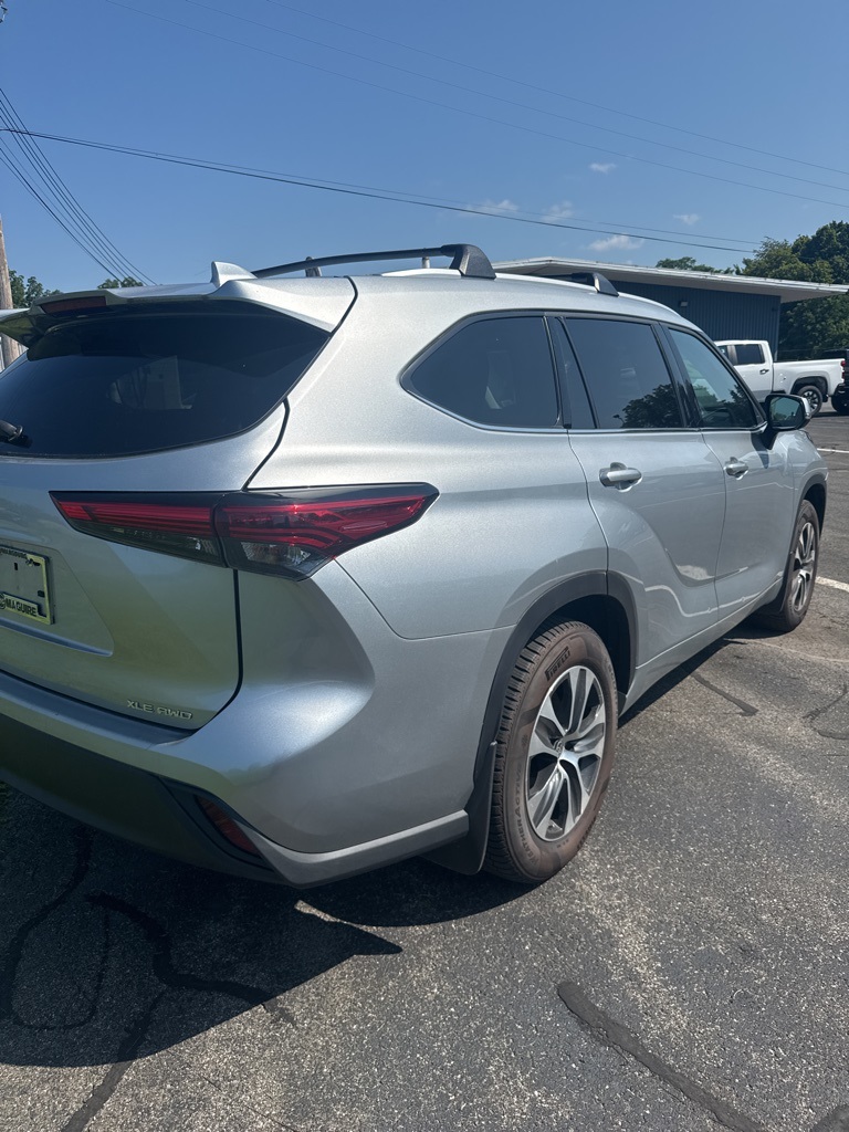 2022 Toyota Highlander XLE photo 5