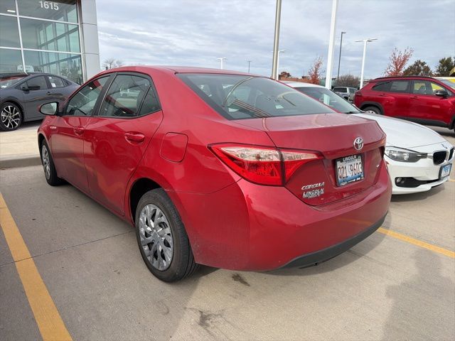 2018 Toyota Corolla LE photo 2