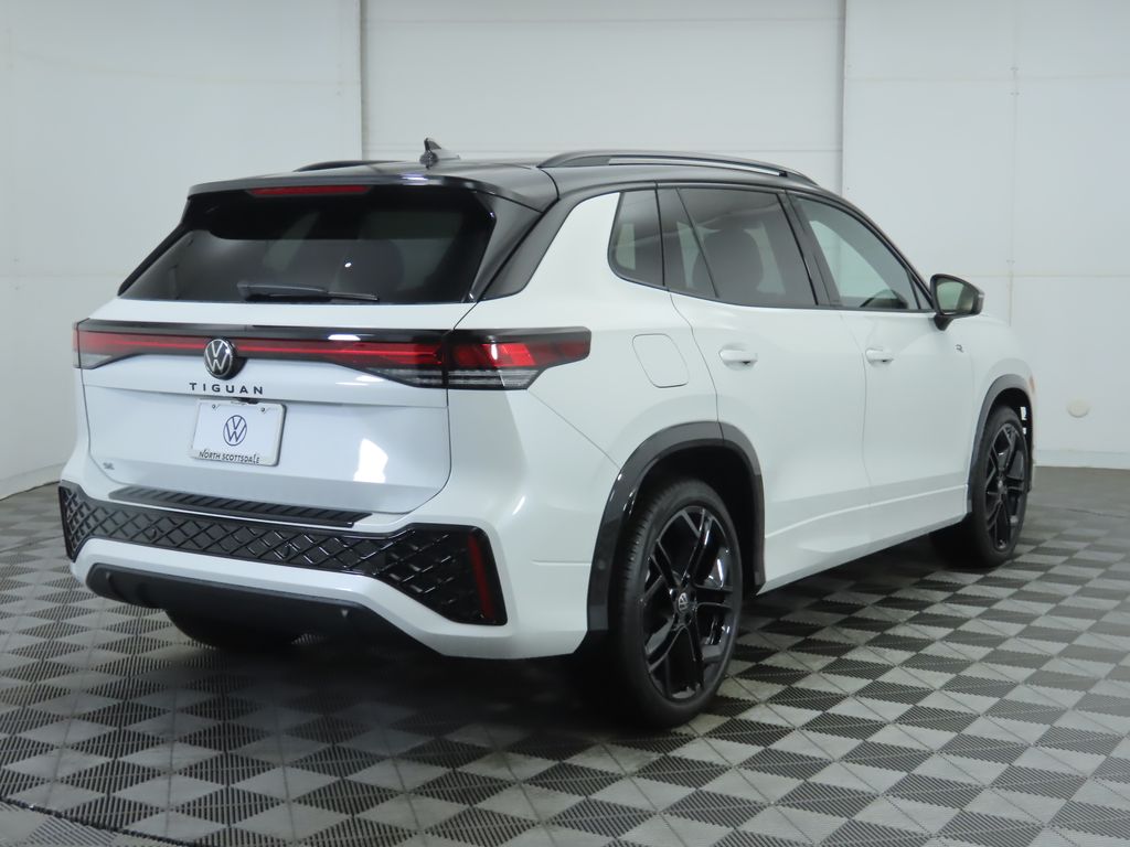 2026 Volkswagen Tiguan SE R-Line Black photo 3