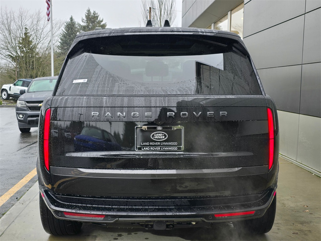 2025 Land Rover Range Rover SE photo 3