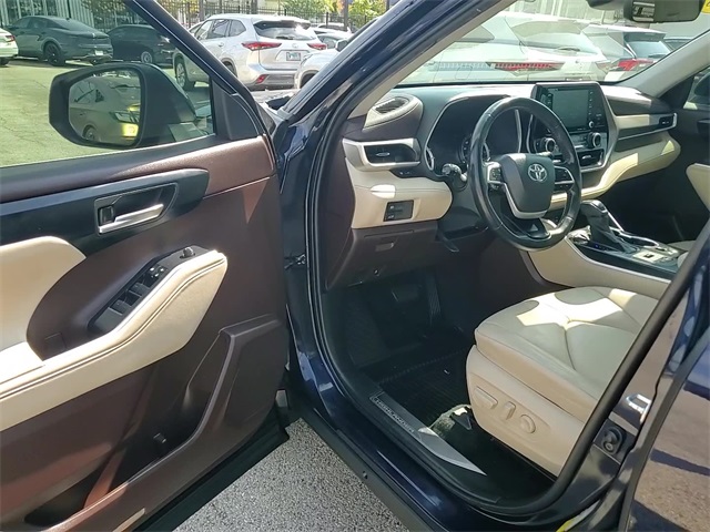 2022 Toyota Highlander XLE photo 8