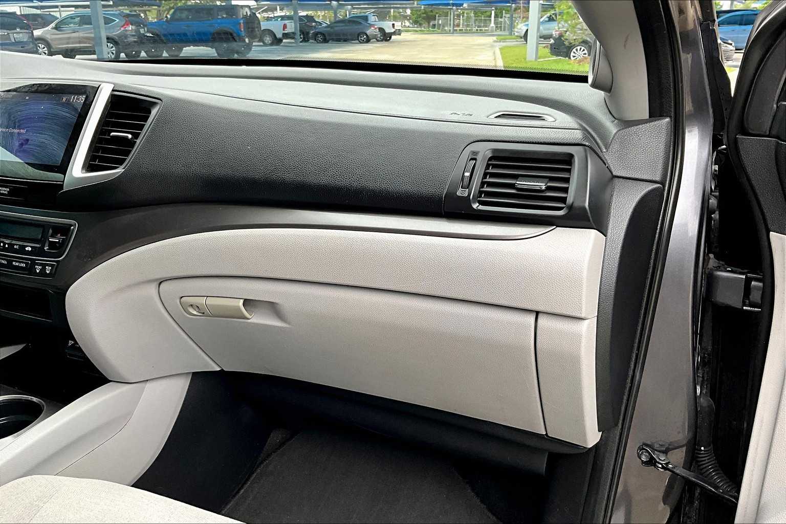 2017 Honda Pilot EX photo 17