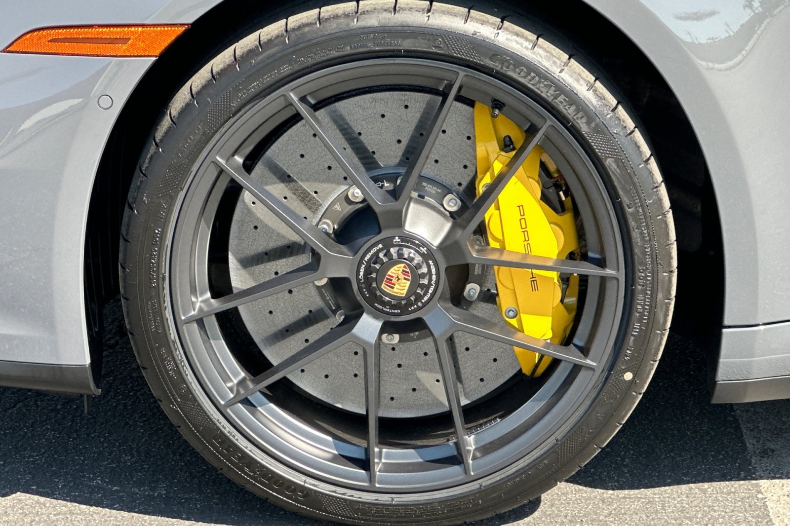 2025 Porsche 911 GTS photo 25