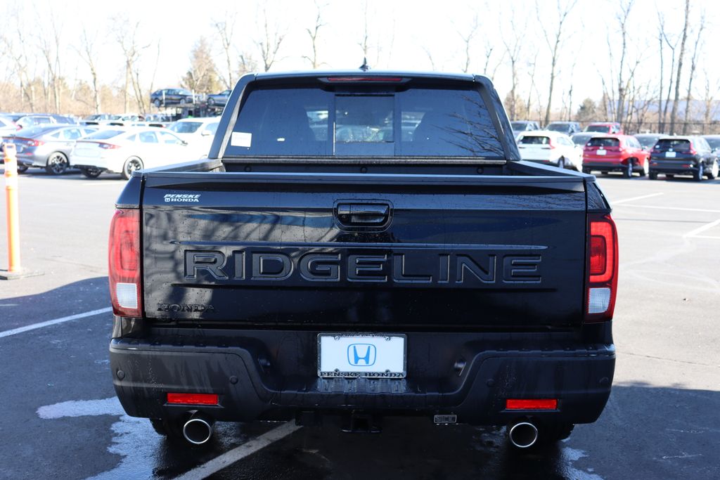 2025 Honda Ridgeline Black Edition photo 4