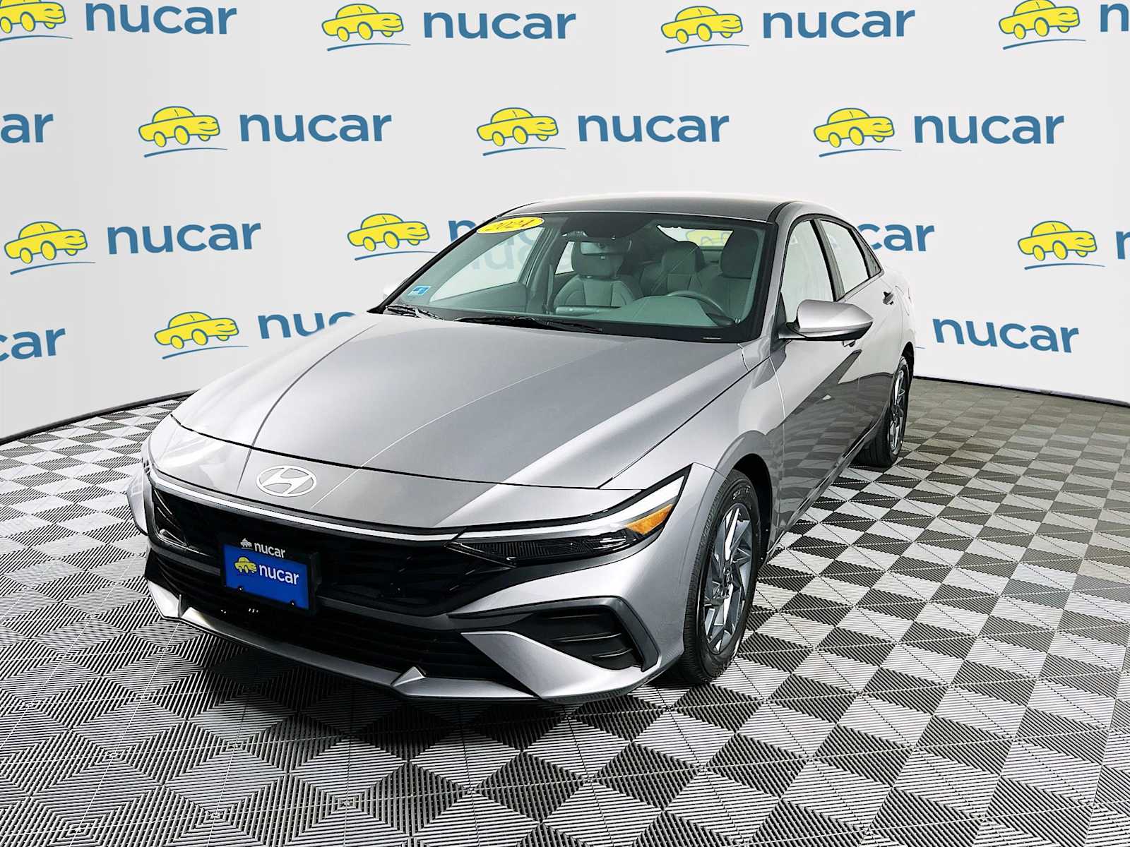 2024 Hyundai Elantra SEL photo 3