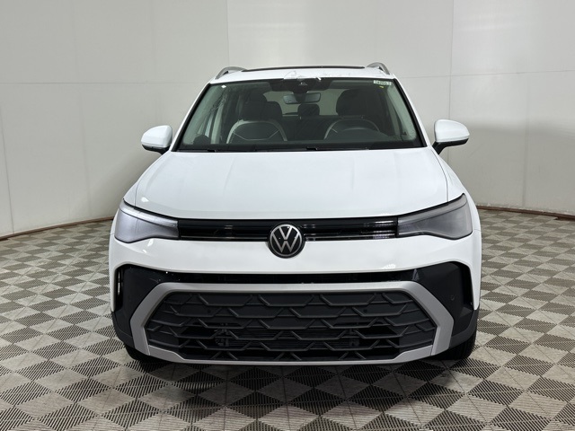 2025 Volkswagen Taos SE photo 3