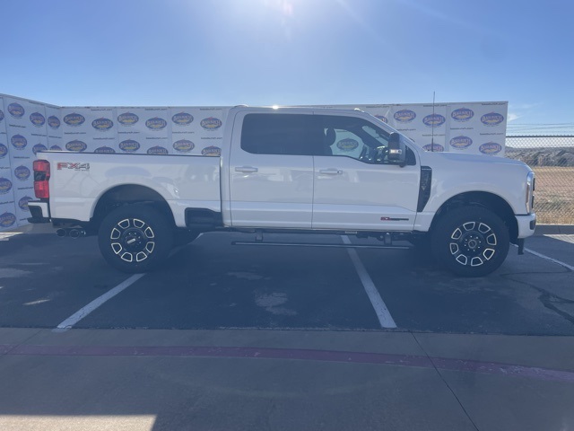 2026 Ford F-250 Super Duty Platinum's photo
