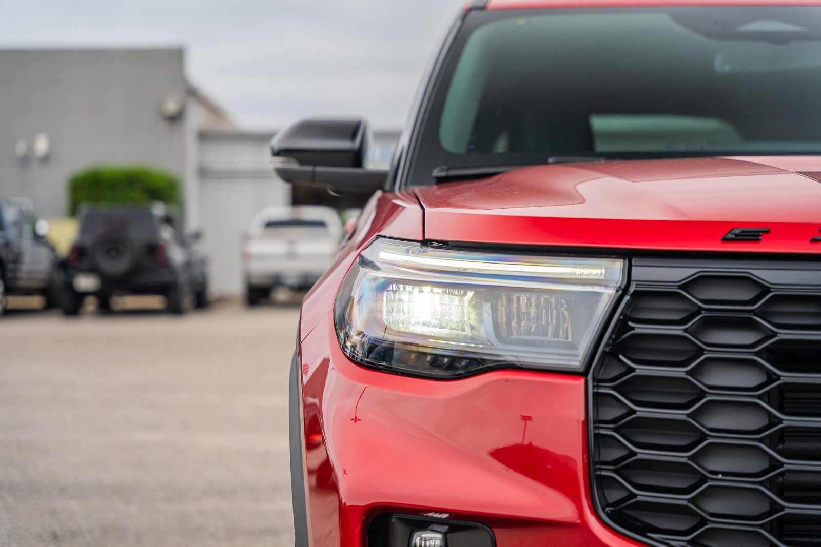 2025 Ford Explorer ST photo 4