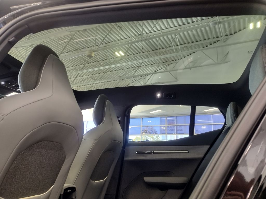 2025 VOLVO EX30 - Image 11