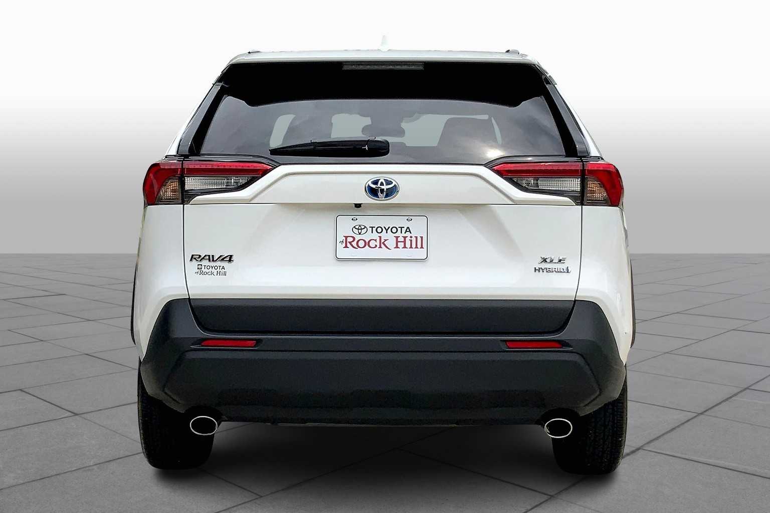 2024 Toyota RAV4 XLE photo 3