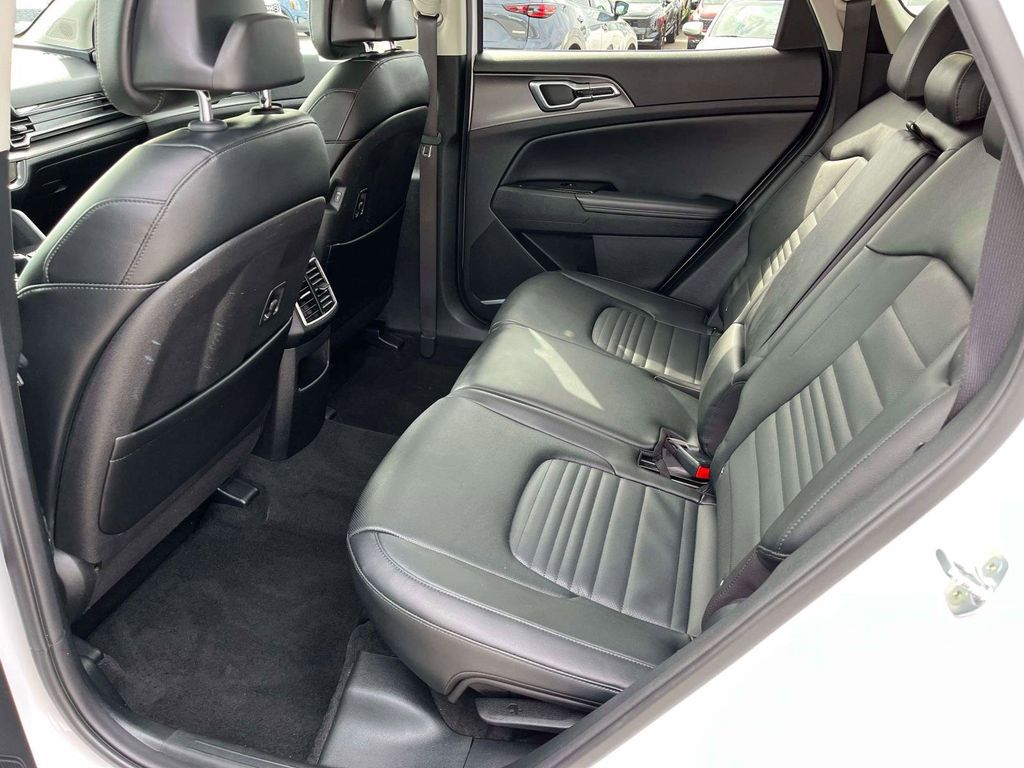 2023 Kia Sportage photo 3
