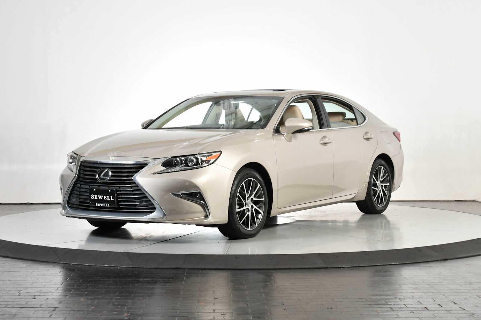 2017 Lexus ES 350's photo